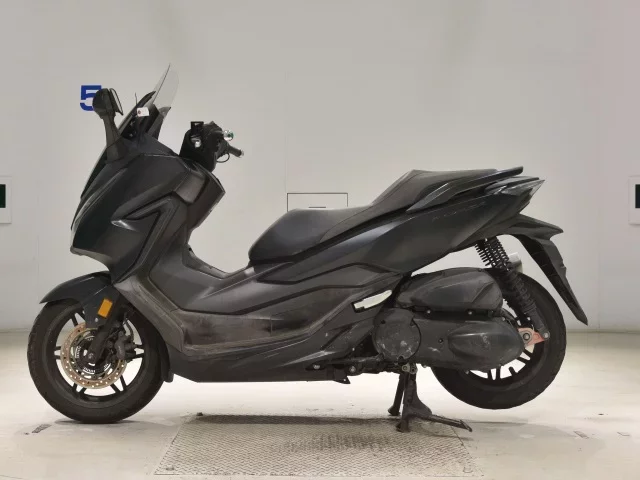 Honda FORZA -4