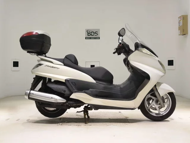 Yamaha MAJESTY 250-3 лот № 8055 оценка 4  с аукциона в Японии