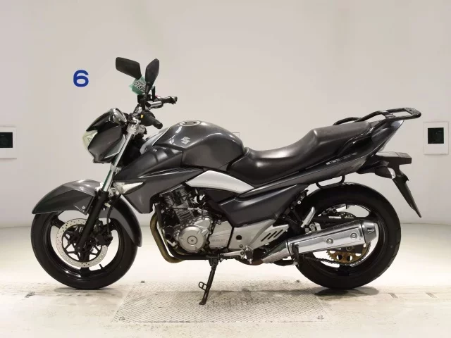 Suzuki GSR250