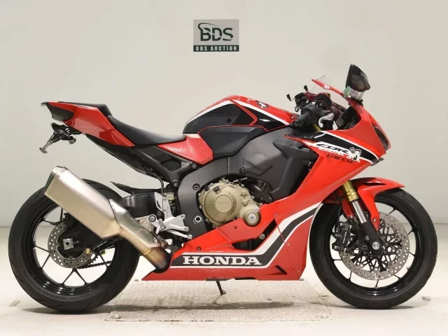 Honda CBR1000RR лот № 7858 оценка 5  с аукциона в Японии