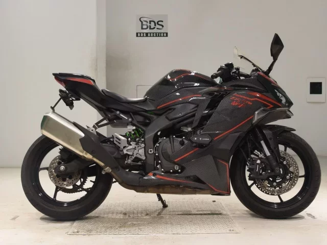 Kawasaki ZX-4RR лот № 0353 оценка 4  с аукциона в Японии