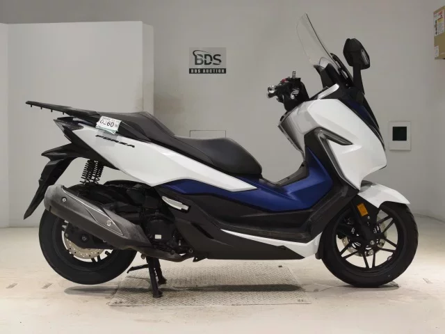 Honda FORZA -4 лот № 0360 оценка 4  с аукциона в Японии