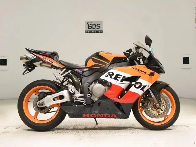 Honda CBR1000RR лот № 7905 оценка 4  с аукциона в Японии