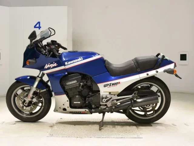Kawasaki GPZ900R