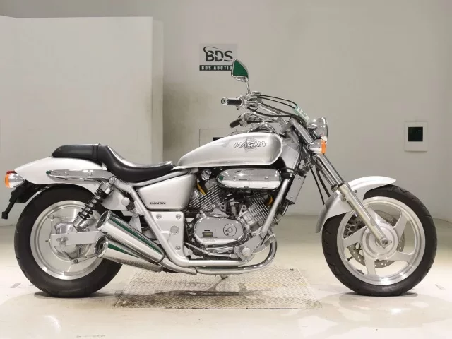 Honda MAGNA 250 лот № 2918 оценка 4  с аукциона в Японии