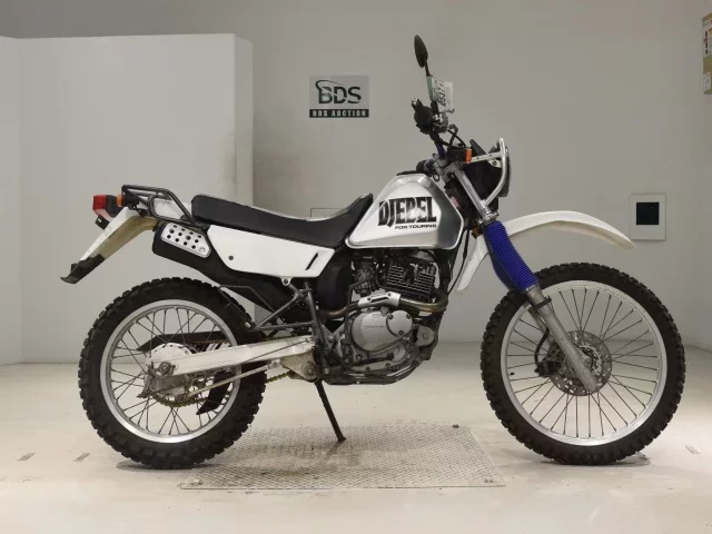 Suzuki DJEBEL200 лот № 0537 оценка 4  с аукциона в Японии