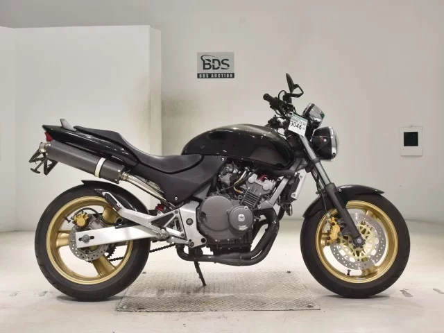 Honda HORNET250 лот № 3046 оценка 4  с аукциона в Японии