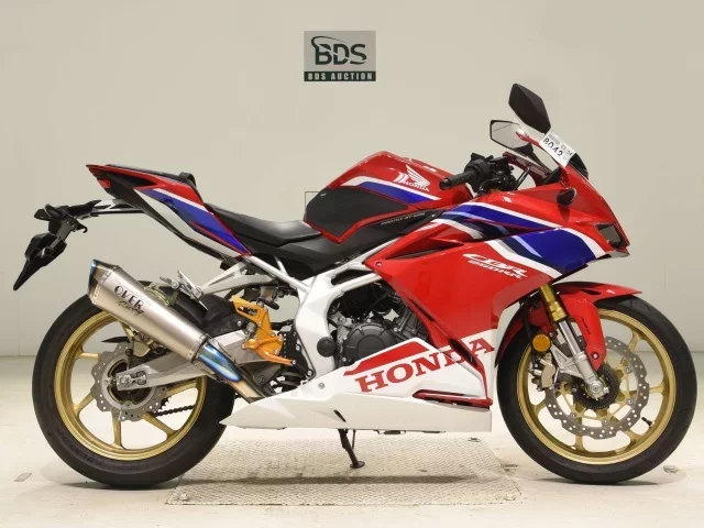 Honda CBR250RR-2A лот № 8042 оценка 6  с аукциона в Японии