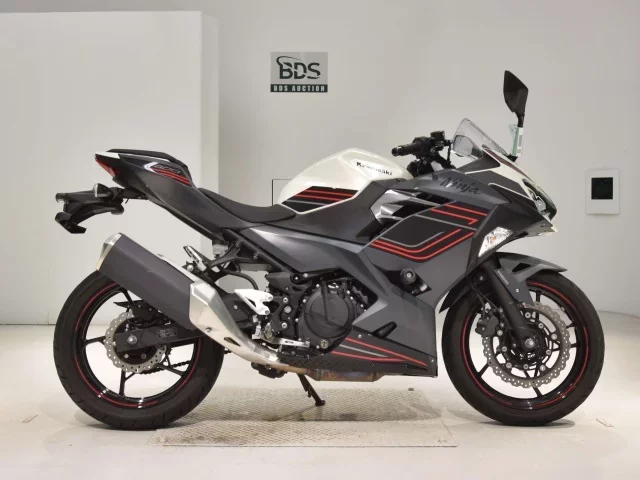 Kawasaki NINJA400-2 лот № 7939 оценка 5  с аукциона в Японии
