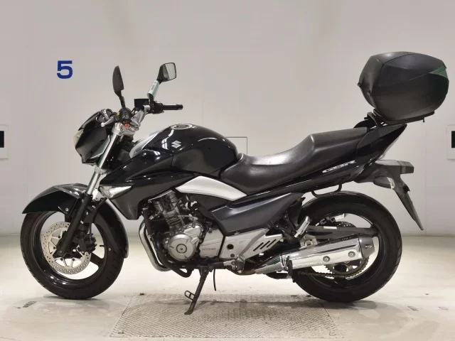 Suzuki GSR250