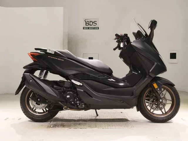 Honda FORZA -6 лот № 5318 оценка 7  с аукциона в Японии