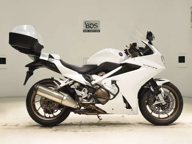 Honda VFR800F лот № 7823 оценка 5  с аукциона в Японии