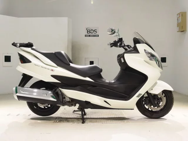 Suzuki SKYWAVE 250S-3 лот № 2910 оценка 4  с аукциона в Японии