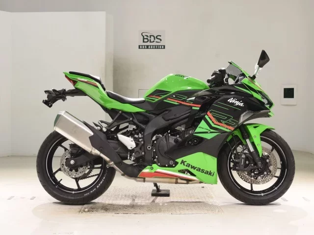 Kawasaki ZX-4R SE лот № 0515 оценка 4  с аукциона в Японии