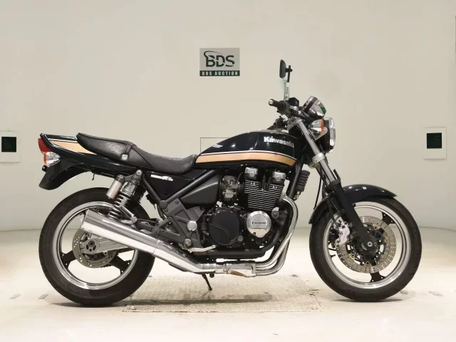 Kawasaki ZEPHYR400K лот № 7888 оценка 4  с аукциона в Японии
