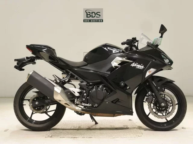 Kawasaki NINJA400-2 лот № 8000 оценка 5  с аукциона в Японии