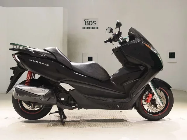 Honda FORZA лот № 3067 оценка 4  с аукциона в Японии