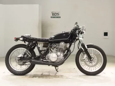 Yamaha SR400-3