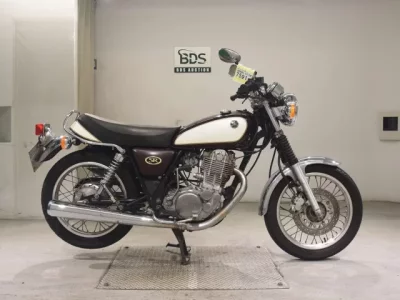 Yamaha SR400-3