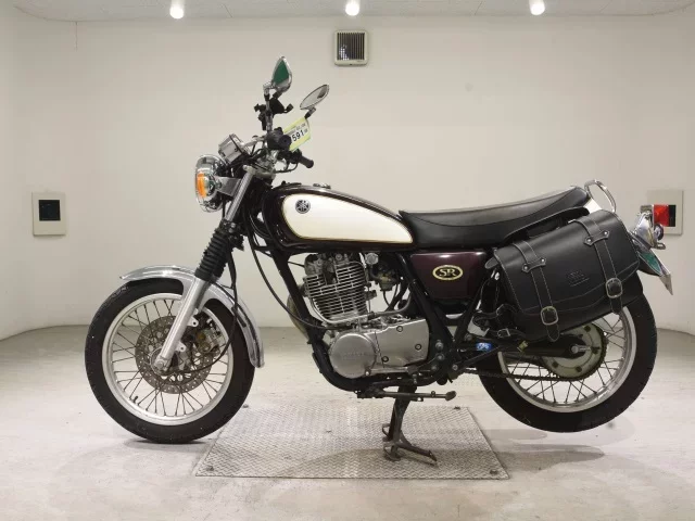 Yamaha SR400-3