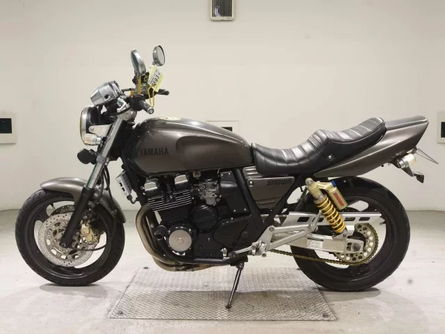 Yamaha XJR400