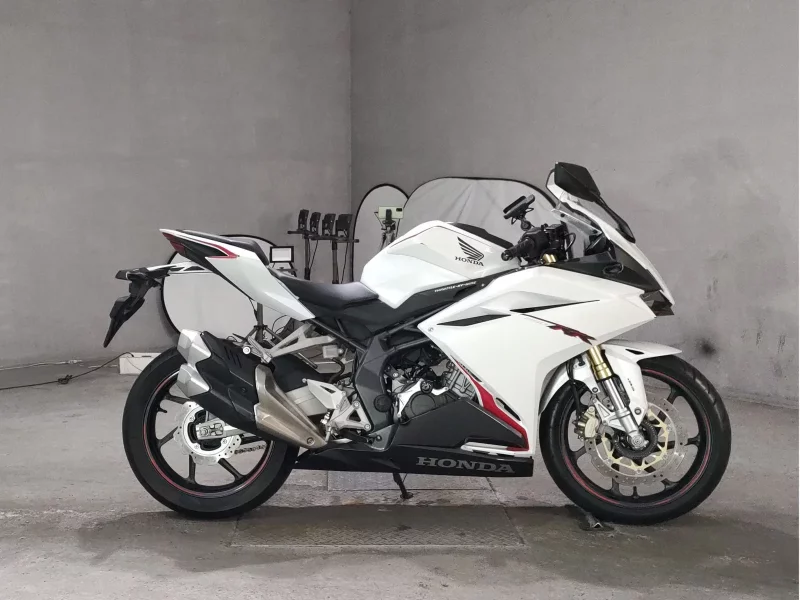 Honda CBR250RR лот № 7027 оценка 4  с аукциона в Японии