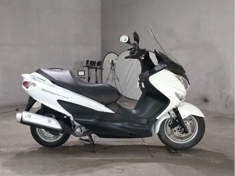 Suzuki BURGMAN200 лот № 7080 оценка 4  с аукциона в Японии