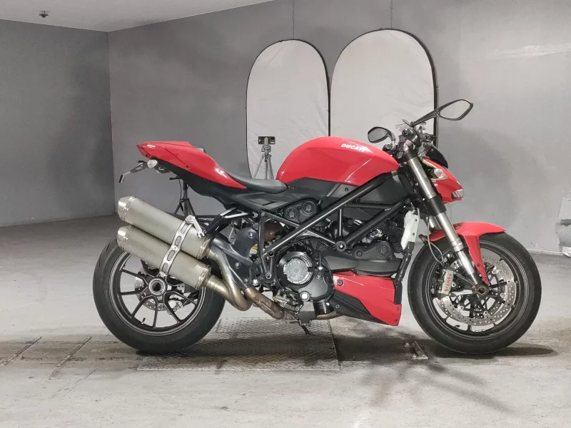 Ducati  STREET FIGHTER 1100 лот № 3274 оценка 4  с аукциона в Японии