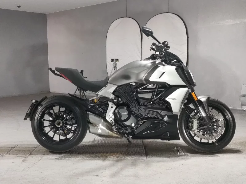Ducati  DIAVEL 1260 лот № 5320 оценка 4  с аукциона в Японии