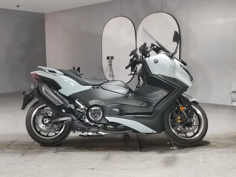 Yamaha T-MAX560 лот № 5412 оценка 5  с аукциона в Японии