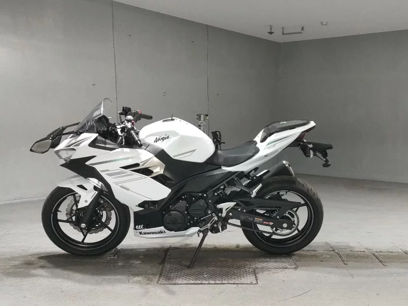 Kawasaki NINJA400