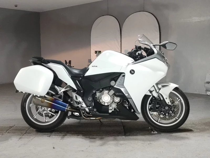 Honda VFR1200F DCT лот № 5521 оценка 4  с аукциона в Японии