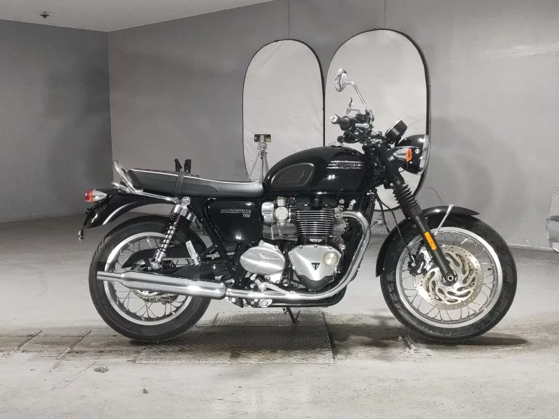 Triumph  T120 BONNEVILLE лот № 5604 оценка 4  с аукциона в Японии