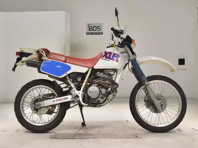 Honda XLR250R-4 лот № 2915 оценка 4  с аукциона в Японии