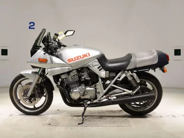 Suzuki GSX400S KATANA