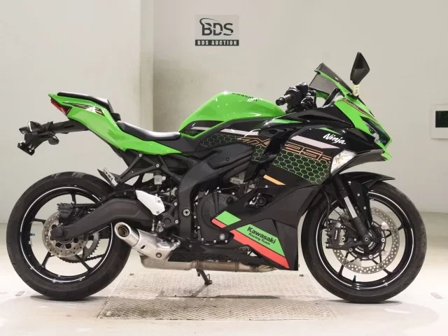 Kawasaki ZX-25R лот № 0446 оценка 5  с аукциона в Японии