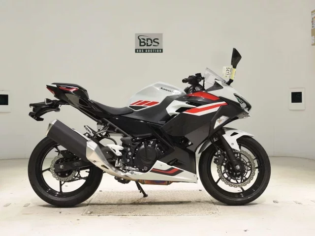 Kawasaki NINJA400-2 лот № 5477 оценка 5  с аукциона в Японии