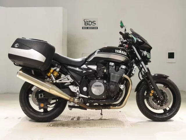Yamaha XJR1300-2 лот № 5374 оценка 4  с аукциона в Японии