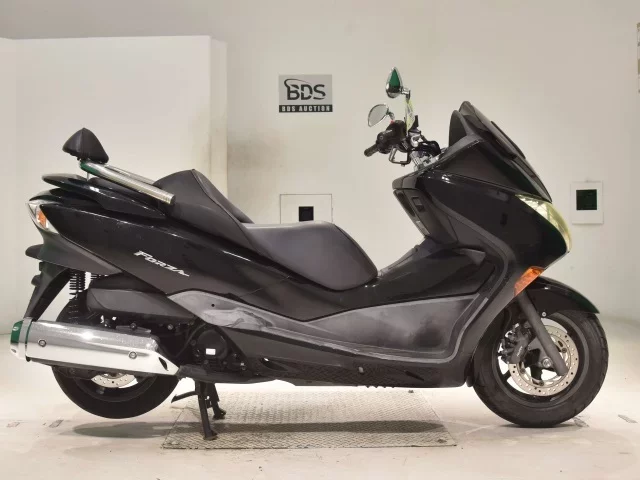 Honda FORZA Z лот № 0438 оценка 4  с аукциона в Японии