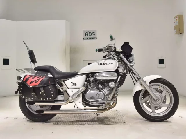Honda MAGNA 250 лот № 3048 оценка 4  с аукциона в Японии