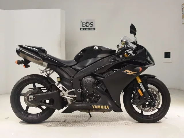 Yamaha YZF-R1 лот № 0548 оценка 5  с аукциона в Японии