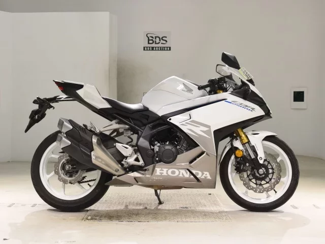 Honda CBR250RR-2A лот № 0553 оценка 5  с аукциона в Японии