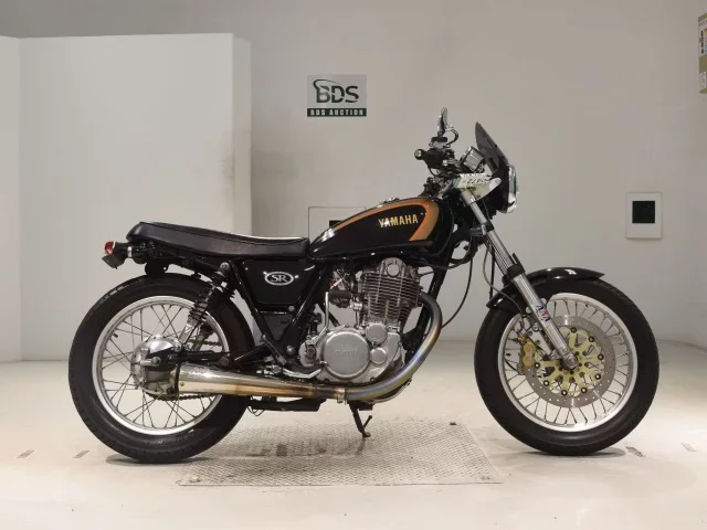 Yamaha SR400-2 лот № 0472 оценка 4  с аукциона в Японии