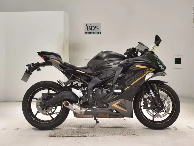 Kawasaki ZX-25R лот № 2971 оценка 5  с аукциона в Японии