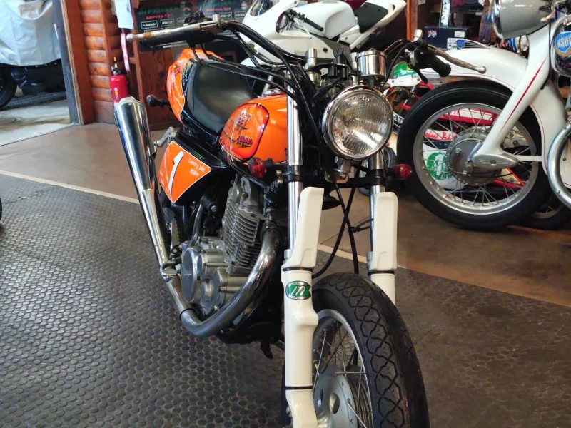 Yamaha SR400-1