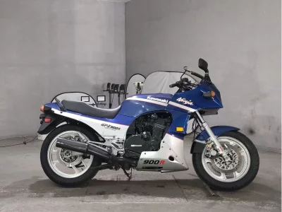 Kawasaki GPZ900R