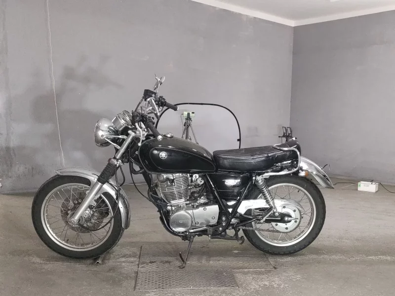 Yamaha SR400-1