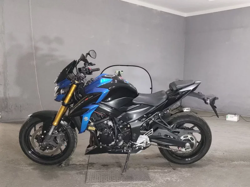 Suzuki GSX-S750