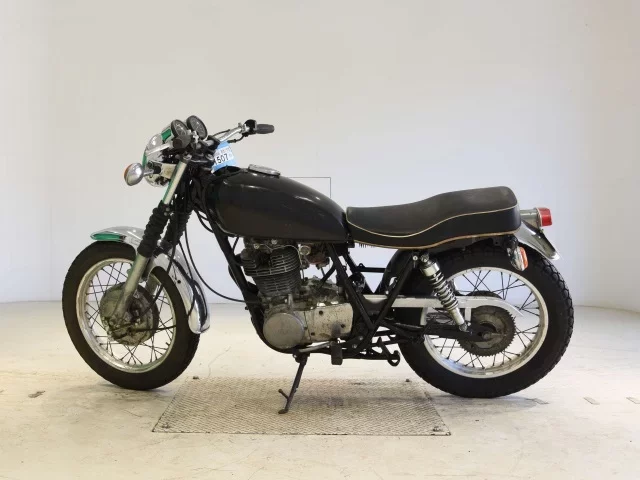 Yamaha SR400-1