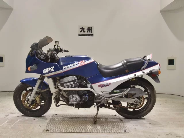 Kawasaki GPZ900R
